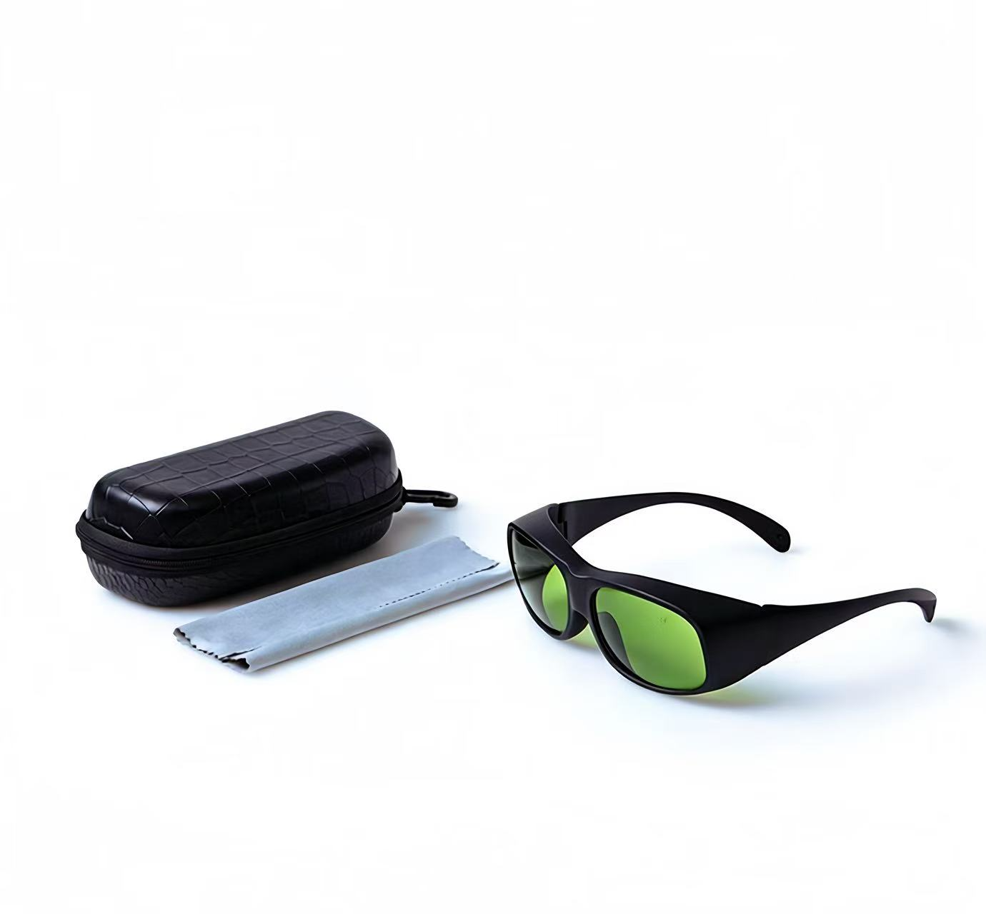 High VLT laser safety eyewear providing clear vision and true color